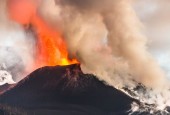 加那利群岛启动火山应急计划，游客被告知“不要惊慌”